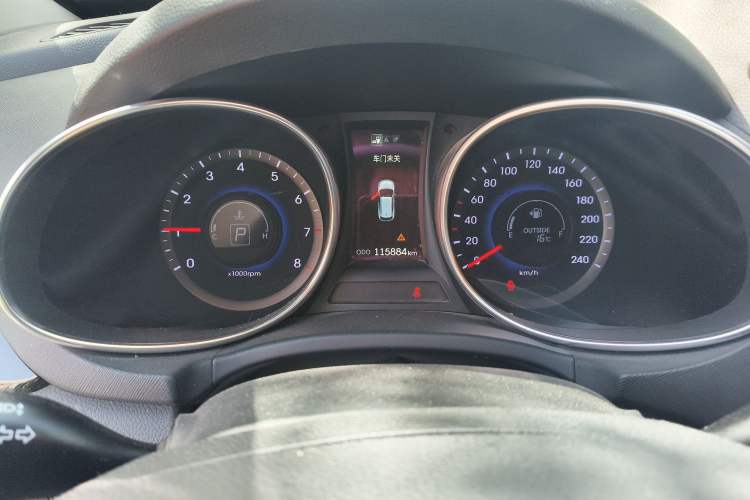 Used Hyundai Santa Fe 2015 2.0T Automatic All-Wheel Drive Smart Version 5 Seats