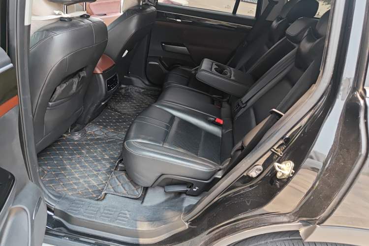 Used GAC Trumpchi GS8 2017 320T Two-Wheel Drive Luxury Smart Connectivity Version (7 Seats) Left Rear Seat