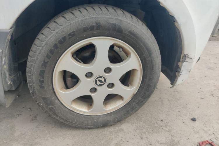 Used Dongfeng Fengon 330 2014 1.5L Manual Utility Version DK15 Right Front Wheel Hub