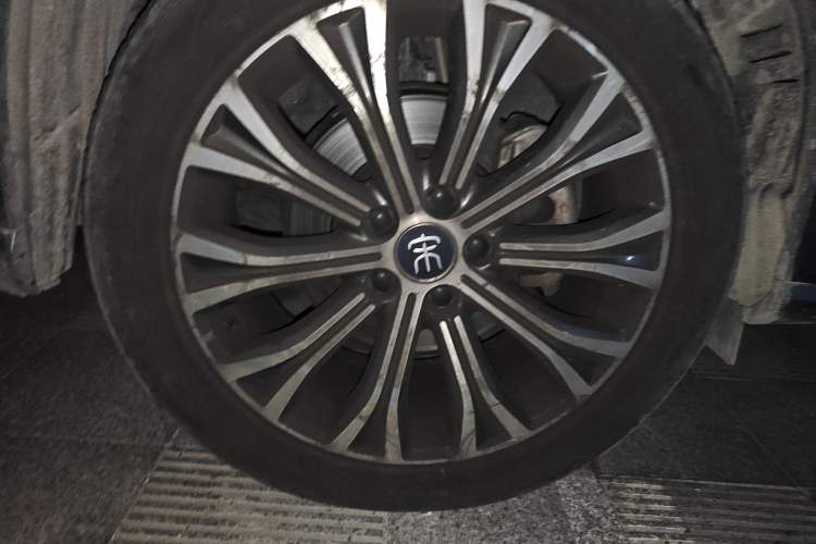 Used BYD Song Pro New Energy 2019 DM 1.5T Four-Wheel Drive Performance Edition Deluxe Model Right Front Wheel Hub