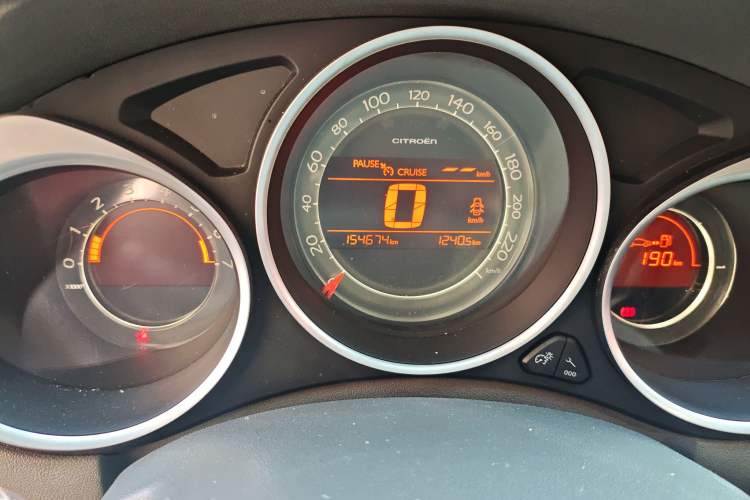 Used Citroen C4L 2013 1.6L Manual Jingzhi Edition Odometer Close Up