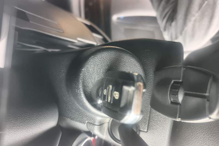 Used Peugeot 3008 2015 2.0L Automatic Classic Edition
