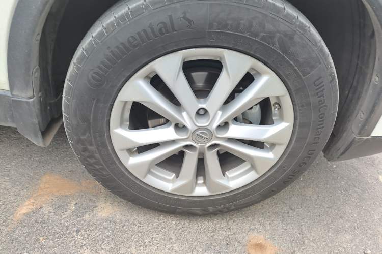 Used Nissan X-Trail 2014 2.5L CVT Luxury Edition 4WD Right Front Wheel Hub