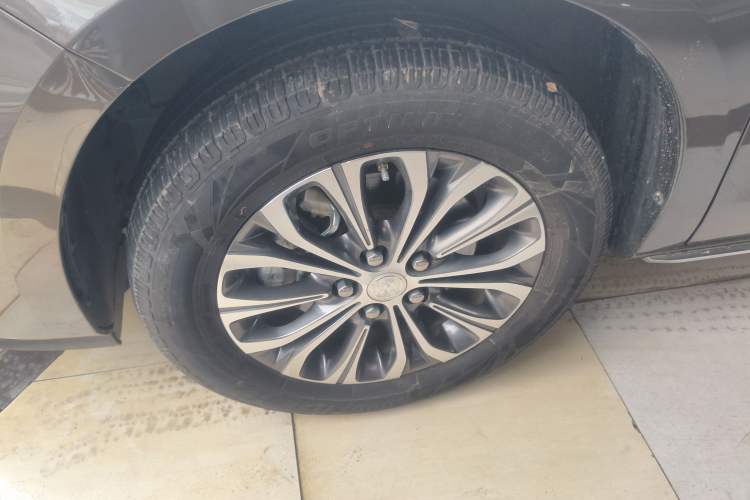 Used Buick GL8 2023 Land Executive Class Comfort Model Exterior 4