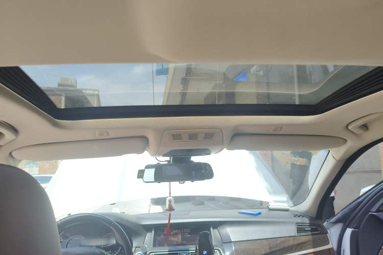 Used BMW 5 Series 2014 528Li Leading Model
