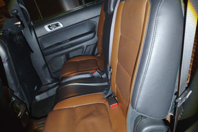 Used Ford Explorer 2013 3.5L Deluxe Model