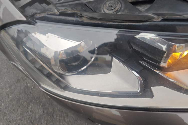 Used Volkswagen Magotan 2012 Facelift 1.8TSI Prestige Model Right Front Headlight