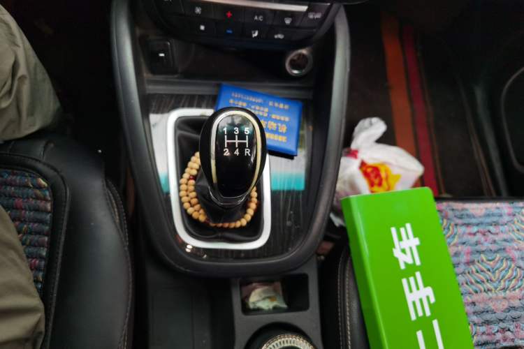 Used SWM X7 2016 1.8L Manual Luxury Edition 7 Seats Gear Lever