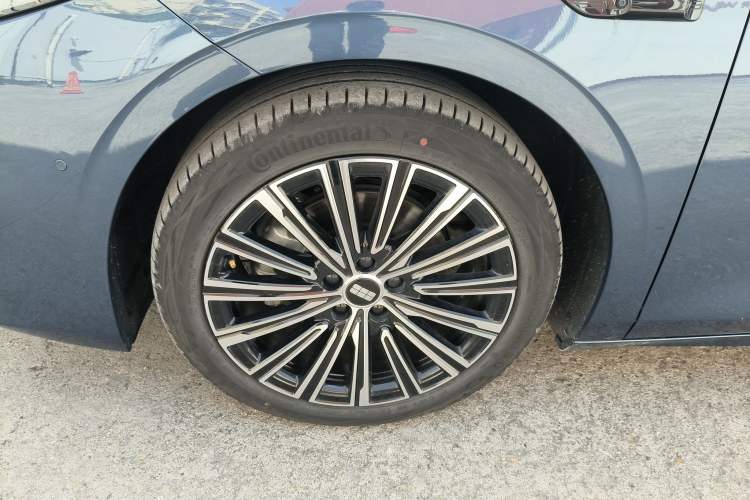 Used Geely Galaxy A7 2025 Model EM-i 150km Starship Edition Left Front Wheel Hub