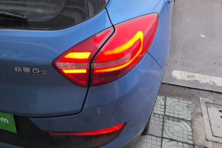 Used Geely Auto Emgrand GS 2016 Sport Edition 1.3T Automatic ZhenShang Model Right Rear Taillight