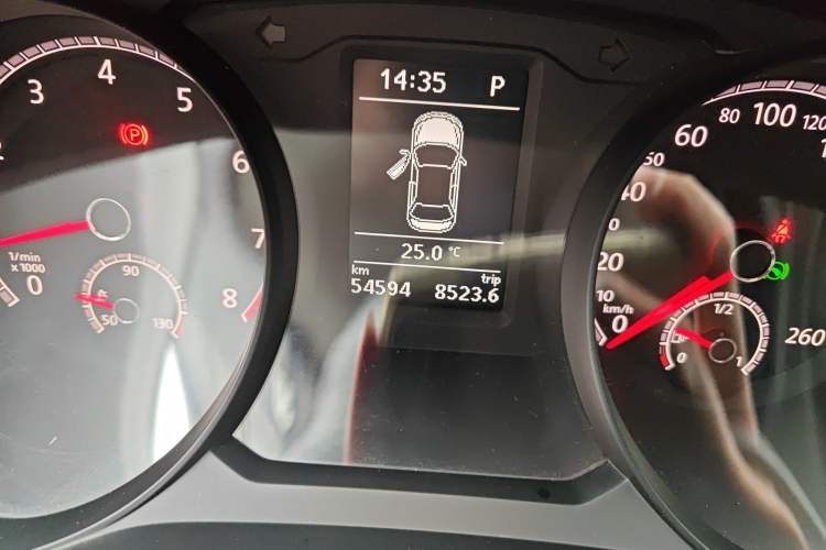 Used Volkswagen Passat 2017 330TSI DSG Luxury Edition Odometer Close Up