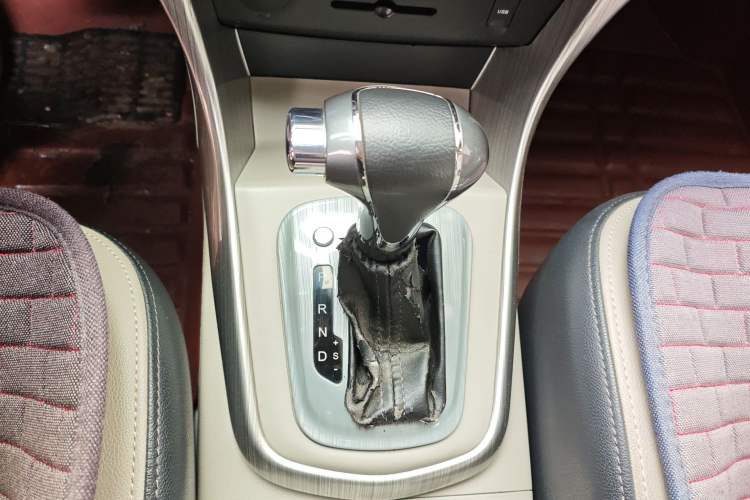 Used FORTHING S500 2016 1.6L CVT Luxury Edition Gear Lever