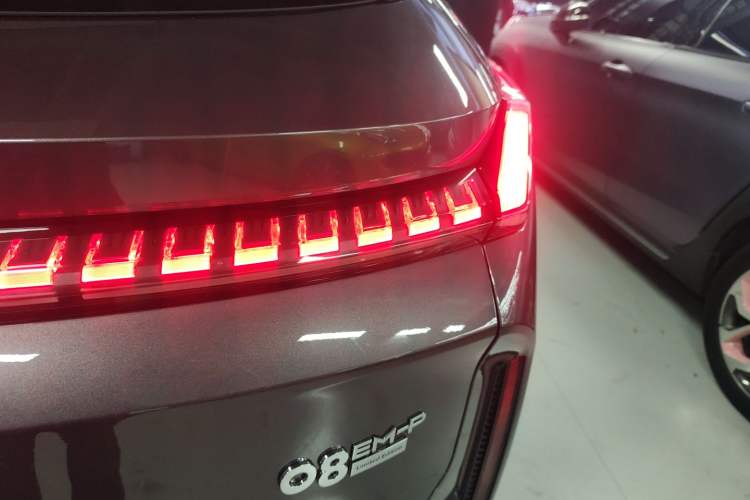 Used Lynk & Co 08 EM-P 2023 220 km Limited-Time Edition
