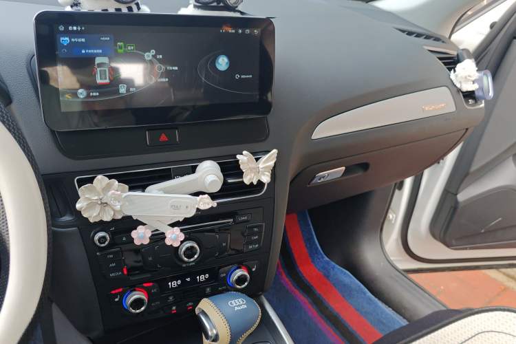 Used Audi Q5 2018 Collector's Edition 40 TFSI Technology Model Audio And AC Panel