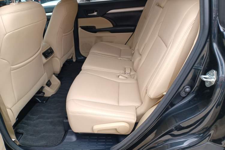 Used Toyota Highlander 2018 2.0T Two-Wheel Drive Elite Edition 5 Seats Emission Standard China V Left Rear Seat