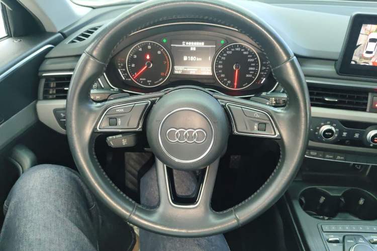 Used Audi A4L 2017 Plus 40 TFSI Ambition Model Steering Wheel