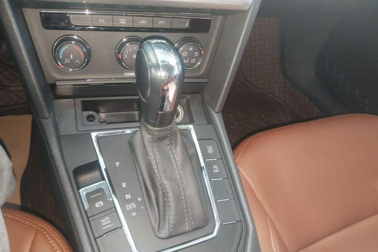 Used Volkswagen Lamando 2019 230TSI DSG Fashion Edition China VI Gear Lever