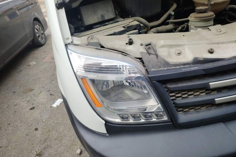 Used SAIC MAXUS Xintu V80 2019 2.5T Classic Edition 6-Speed Manual – Aoyuntong Short Wheelbase Mid-Height Design 5/6 Seats