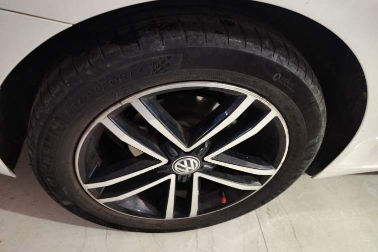 Used Volkswagen Lamando 2019 280TSI DSG Comfort Edition China V Standard Right Rear Wheel Hub