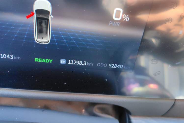 Used Landian E5 2024 Honor Edition 100KM Comfort Model 7 Seats Odometer Close Up