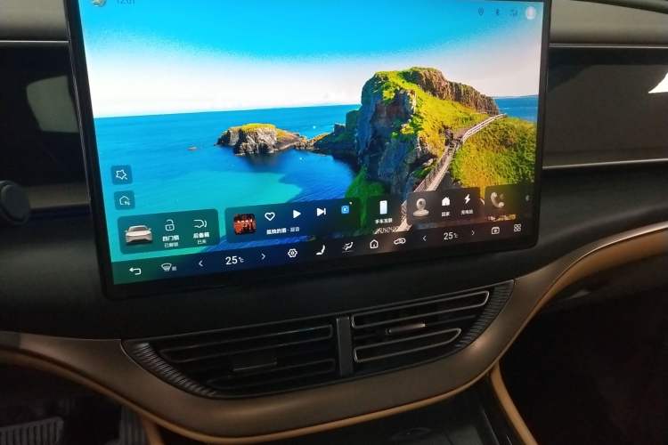 Used Denza D9 2022 DM-i 970 Four-Wheel Drive Flagship Model Audio And AC Panel