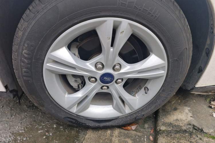 Used Ford Focus 2012 Hatchback 1.6L Automatic Fashion Edition Left Front Wheel Hub