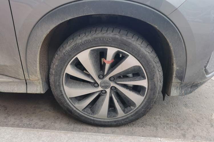 Used BYD Song PLUS New Energy 2024 HONOR Edition DM-i 110km Flagship Model Right Front Wheel Hub