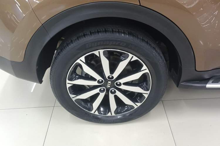 Used Kia KX5 2016 1.6T Automatic Two-Wheel Drive DLX Right Rear Wheel Hub