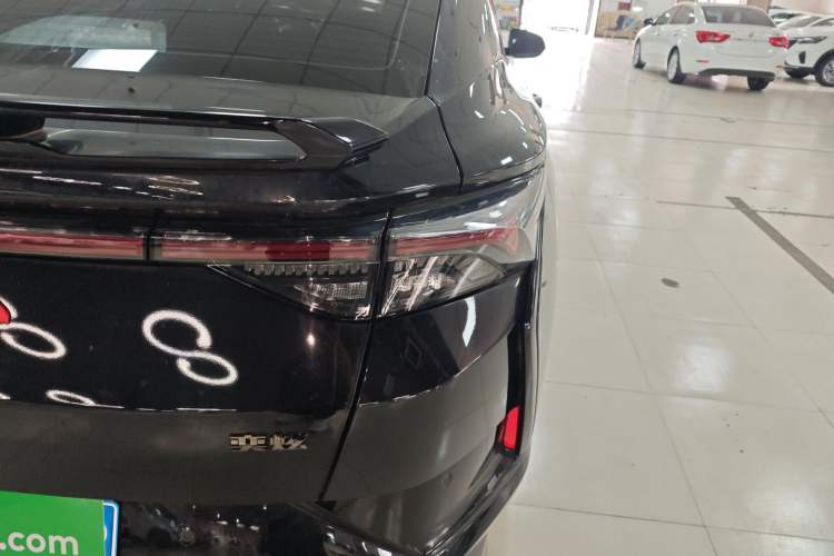 Used Dongfeng Aeolus Yixuan 2022 230T Automatic Adaptive-Beam Knight Edition
