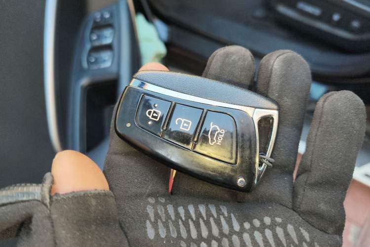 Used Hyundai Santa Fe 2013 2.4L Automatic 4x4 Smart Version Vehicle Key