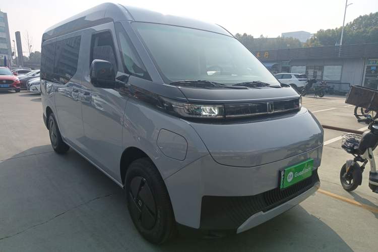 Used Farizon Super VAN 2025 Yucheng Action-Pak, Short-Axle 68kWh ZhiXin, 5-seater