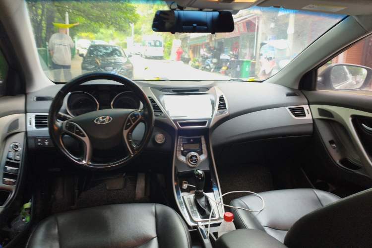 Used Hyundai Elantra (5th Generation / Langdong) 2013 1.6L Automatic Luxury Model Center Console