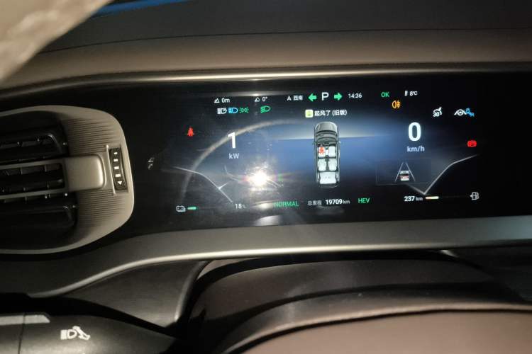 Used Denza D9 2024 DM-i 980 Four-Wheel Drive Prestige Model
