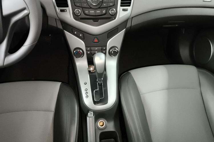 Used Chevrolet Cruze 2013 1.8L SE AT Gear Lever