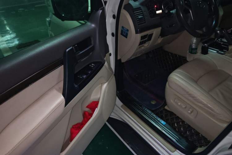 Used Toyota Land Cruiser 2019 4.0L GX-R GT Dual Fuel Sunroof Velvet Interior – Middle East Specification
