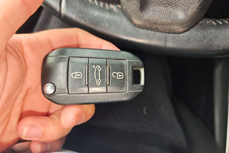 Used Peugeot 301 2014 1.6L Automatic Luxury Edition