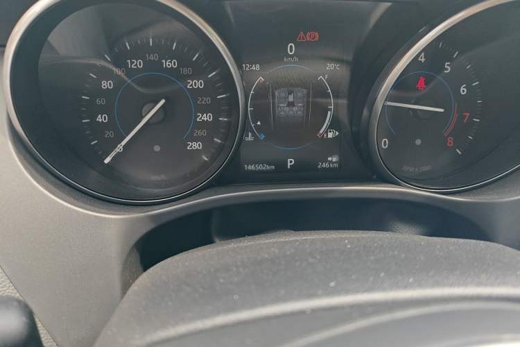 Used Jaguar F-PACE 2018 2.0T Four-Wheel Drive Urban Luxury Edition Odometer Close Up