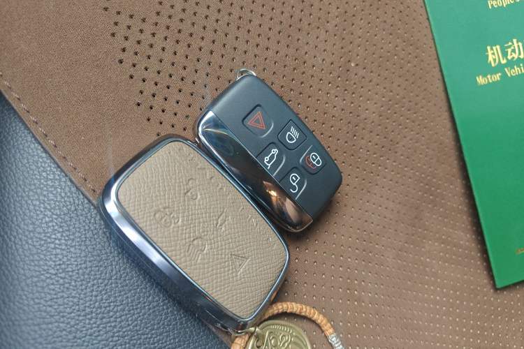 Used Land Rover Discovery 2016 3.0 SC V6 SE Vehicle Key