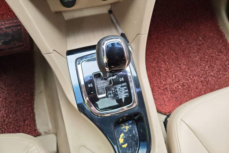 Used Baojun 730 2016 1.8L iAMT Luxury Model 7 Seats Gear Lever