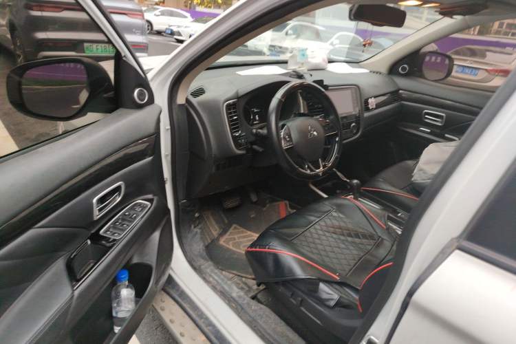 Used Mitsubishi Outlander 2019 2.0L Two-Wheel Drive Comfort Edition 5 Seats China VI Standard Driver Seat