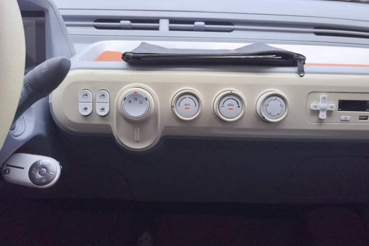 Used Bestune Pony 2025 222km Range Agile Horse Audio And AC Panel