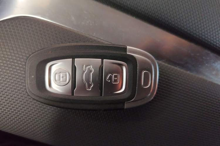 Used Hongqi E-QM5 2022 431 km Charge & Enjoy Edition Interior 1