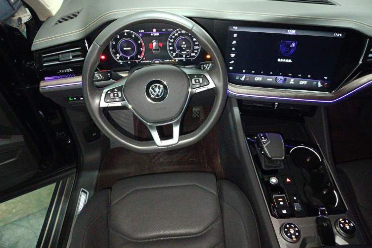 Used Volkswagen Touareg 2019 3.0 TSI RuiFeng Edition China V Standard Steering Wheel