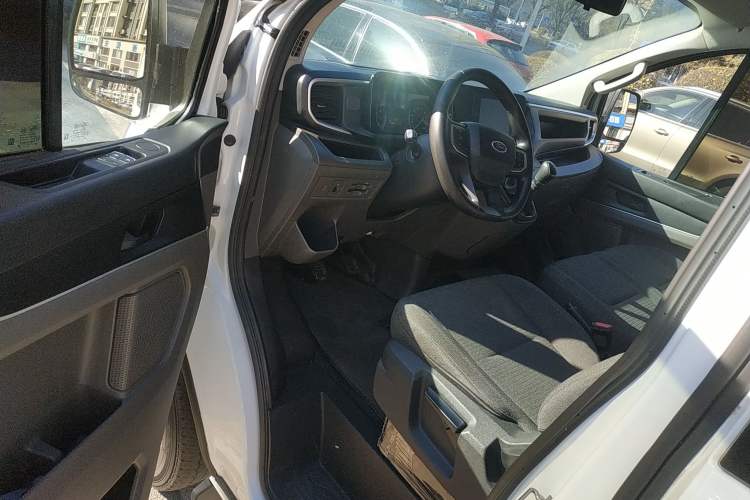 Used Ford Transit 2023 2.0T Gasoline Manual Multifunction Commercial Vehicle Short Wheelbase Low Roof 5/6 Seats