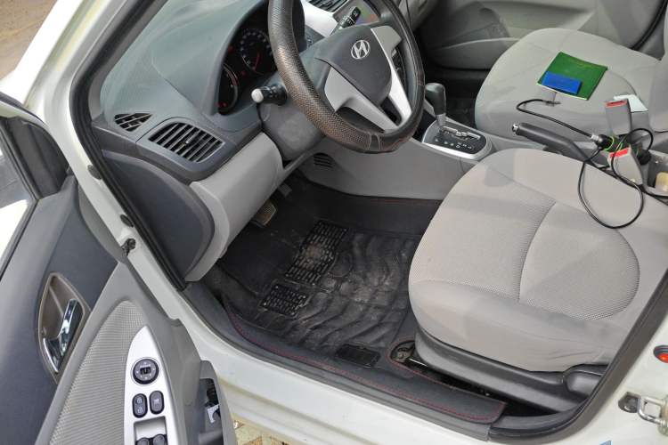 Used Hyundai Verna (older generation) 2010 Sedan 1.4L Automatic Fashionable GT Model Left Front Seat