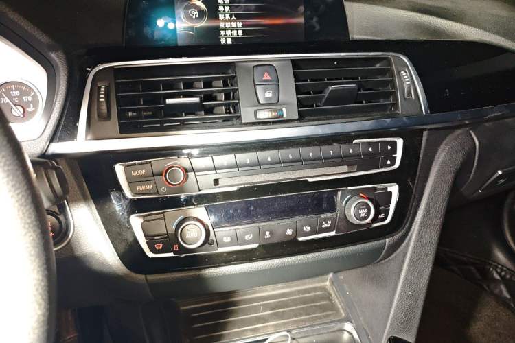 Used BMW 3 Series 2017 320Li M Sport Edition Audio And AC Panel