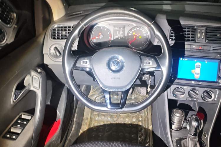 Used Volkswagen Polo 2016 1.6L Automatic Comfort Model
