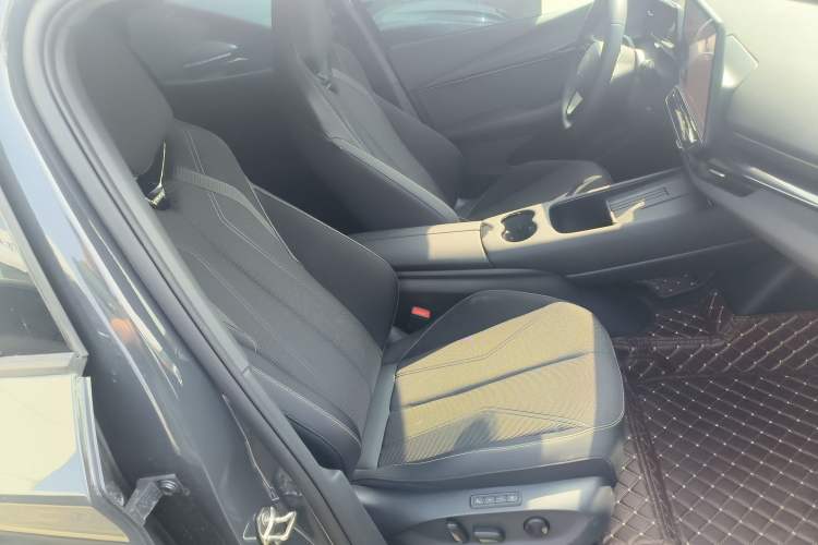 Used Volkswagen ID.UNYX 2024 Pro Long-Range Version Right Front Seat