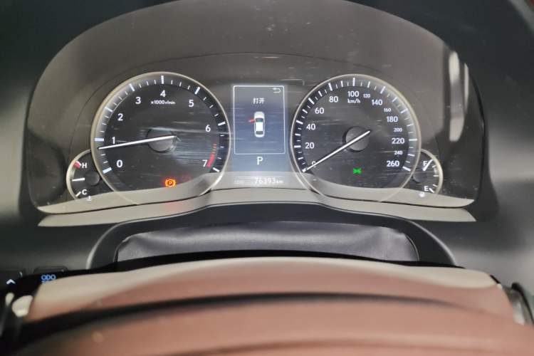 Used Lexus ES 2015 200 Elite Edition Odometer Close Up