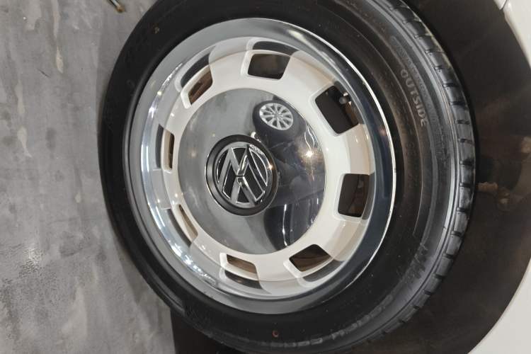 Used Volkswagen Beetle 2015 180TSI model Exterior 5